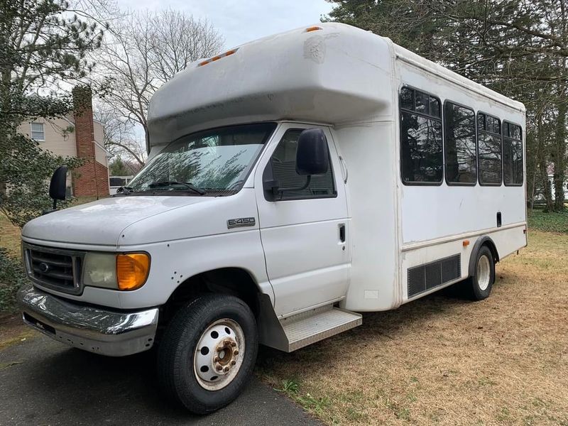 Picture 1/8 of a 2007 Ford Econoline E-450 for sale in Berlin, New Jersey