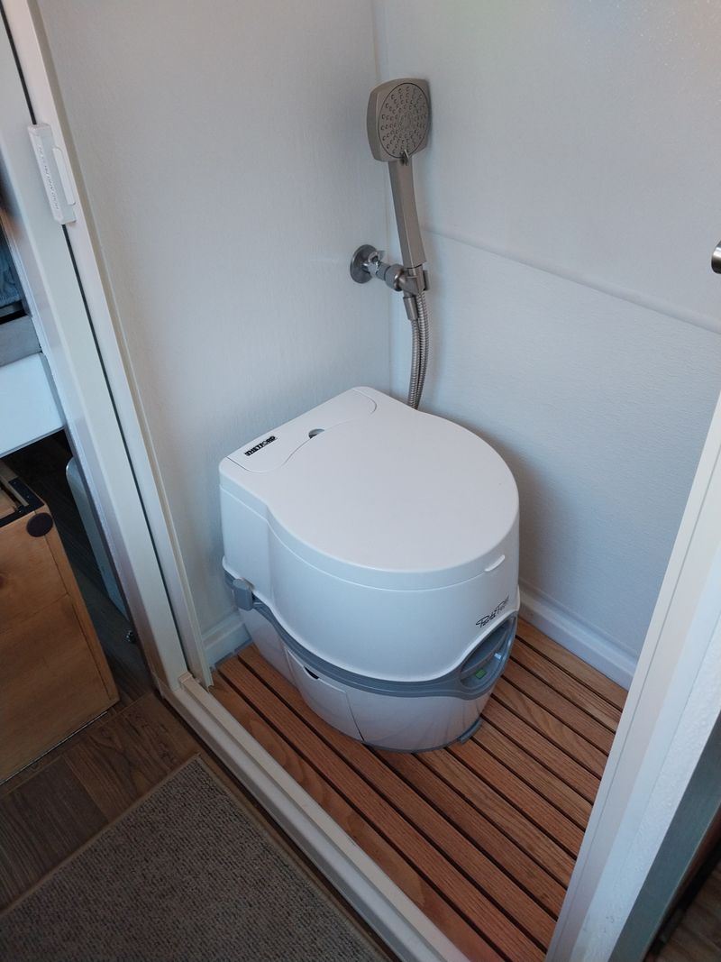 Picture 5/45 of a 2022 Mercedes Sprinter Hi-Top 4x4 Camper for sale in Kankakee, Illinois