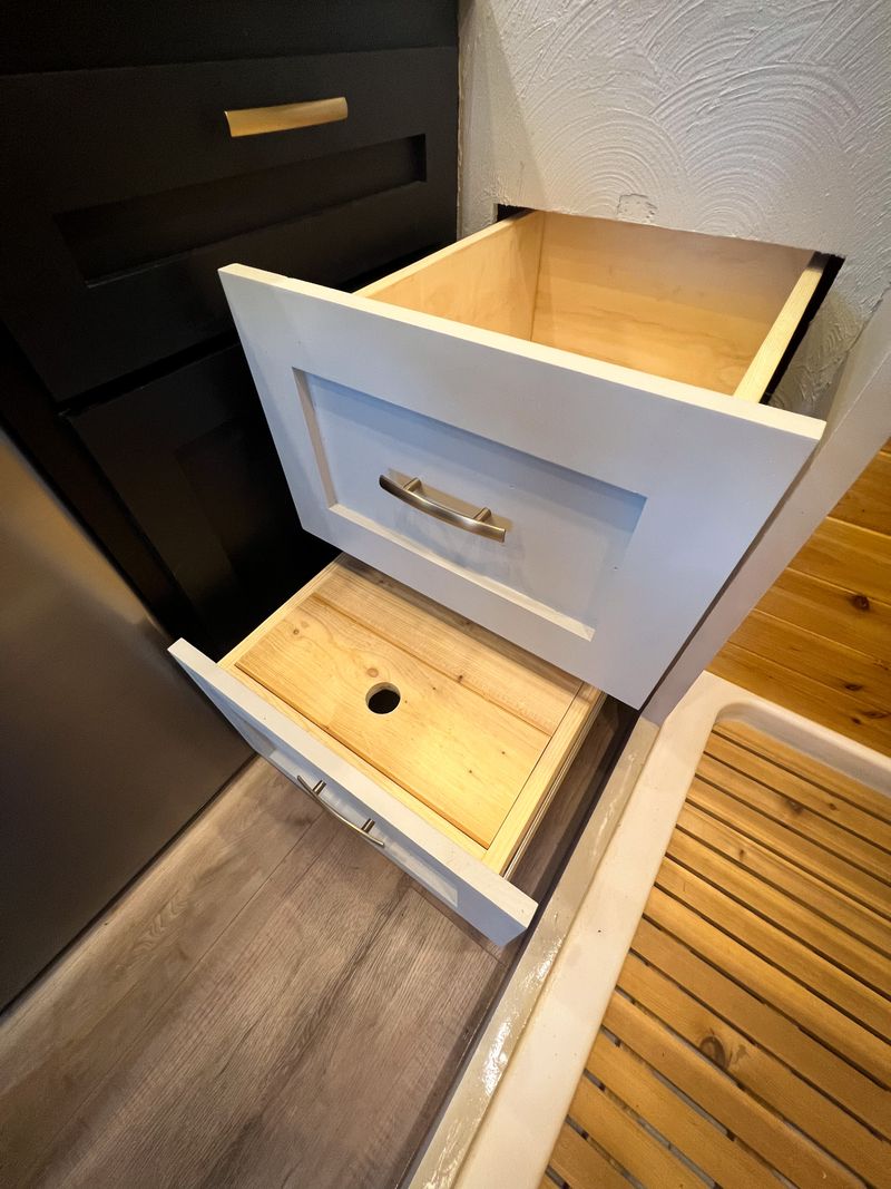 Picture 5/12 of a LUXURY VAN BUILD LOWER PRICE for sale in Nashville, Tennessee