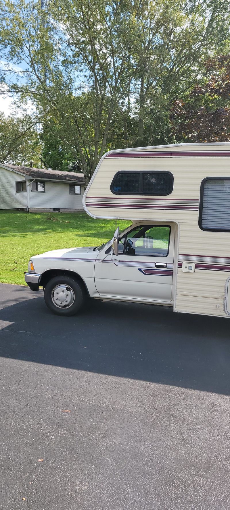 Picture 2/19 of a 1990 Toyota Dolphin for sale in Clinton, Ohio