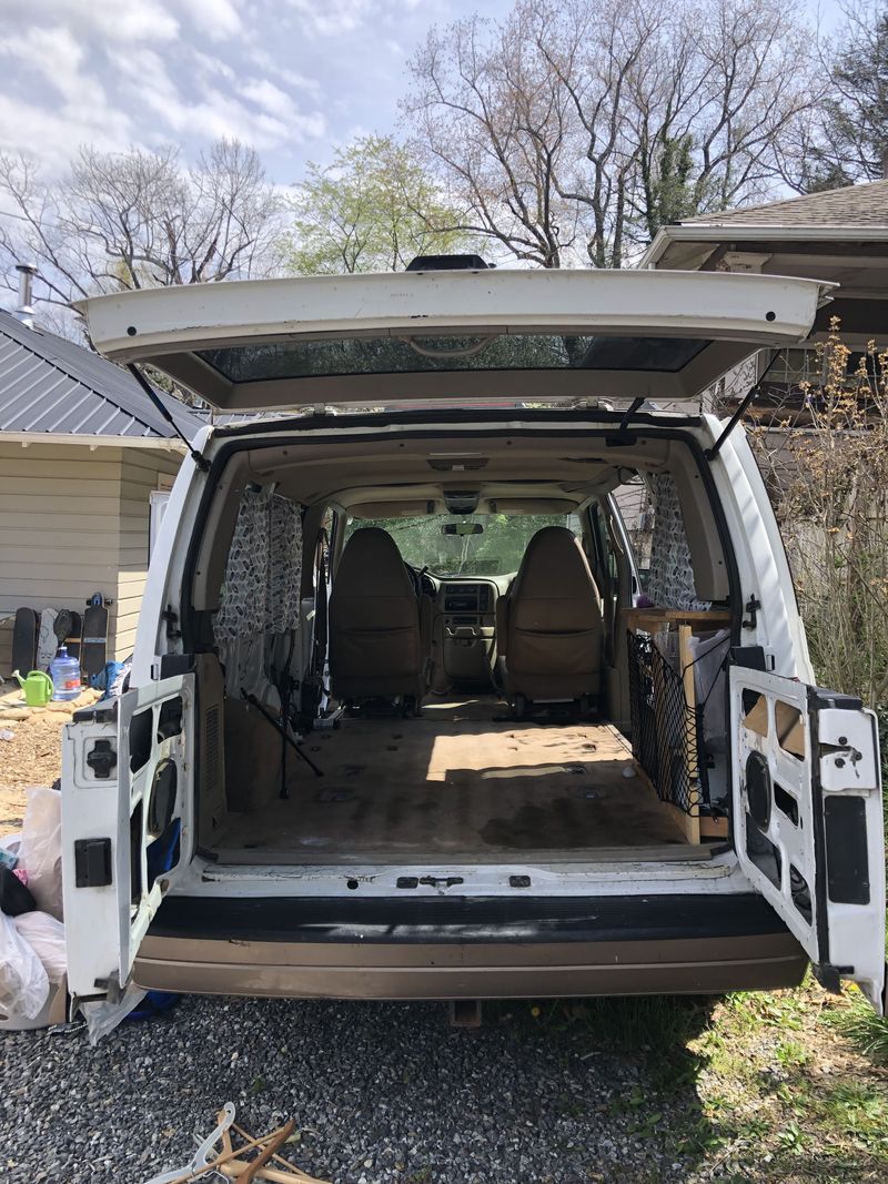 Picture 5/9 of a 2000 GMC Safari *doesn’t start* for sale in Asheville, North Carolina