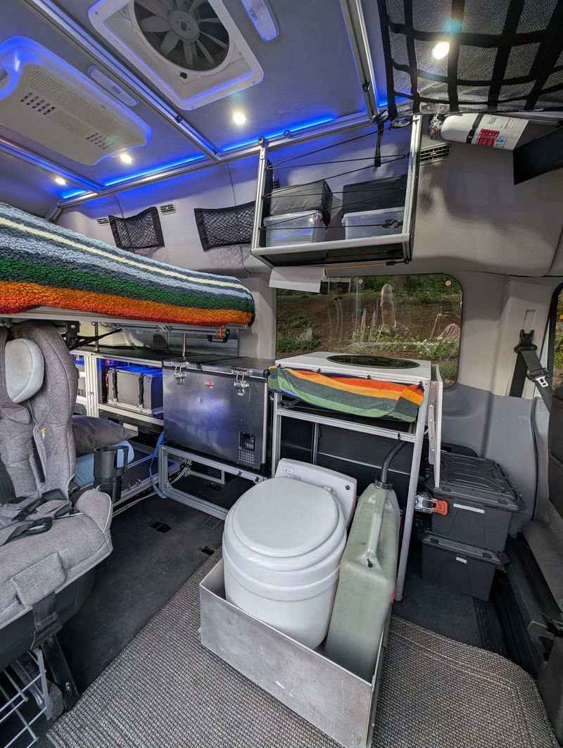 Picture 5/44 of a Ford VANDOIT LIV, Quigley 4×4 Certified RV Manufacturer for sale in Portland, Oregon