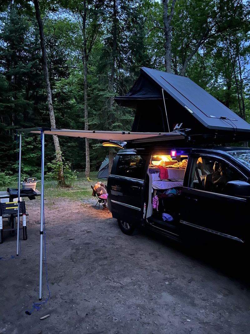 Picture 3/33 of a 2013 Chrysler Town & Country Camper Van for sale in Kingston, Washington