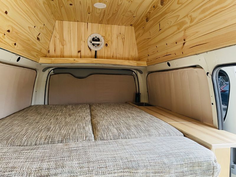Picture 3/24 of a 2005 Toyota Hiace Camper Van for sale in Lynden, Washington