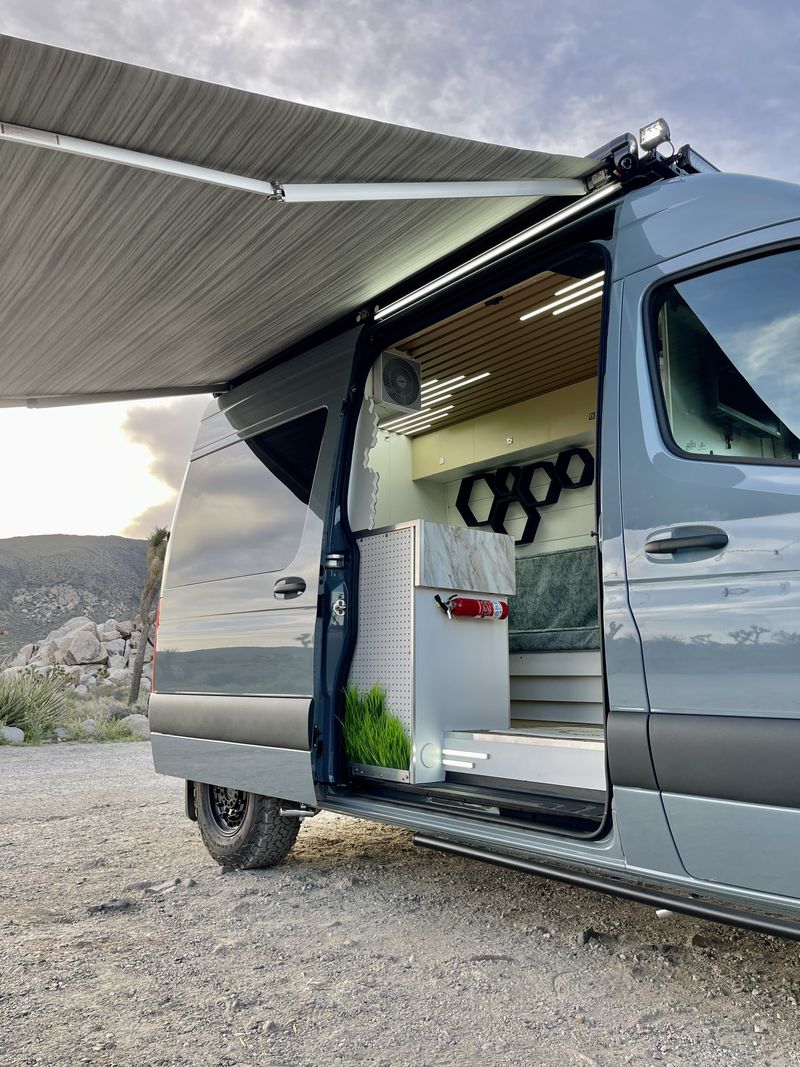 Picture 3/23 of a Homey Van with Genius shower, Diesel cooker, Big garage for sale in Los Angeles, California