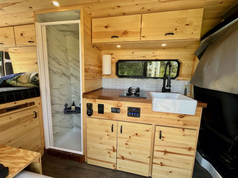 Picture 4/30 of a 2020 Ram ProMaster FULLY OFF-GRID for sale in Long Beach, California