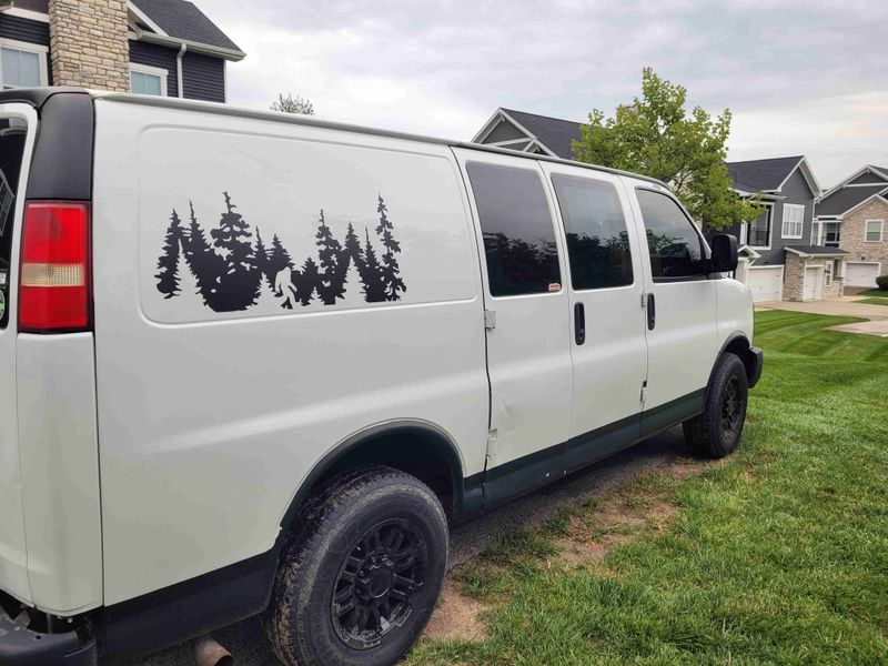 Picture 3/13 of a 2009 GMC Savana 2500 6.0l camper van for sale in Grand Rapids, Michigan
