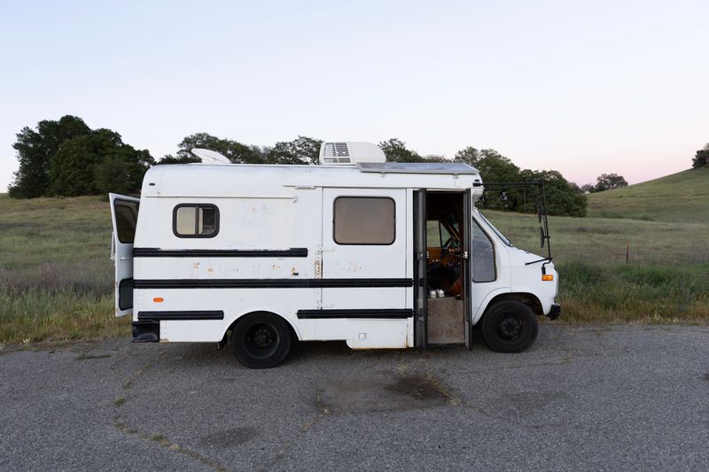 Picture 4/8 of a 1991 Chevy G30 skoolie for sale in Wildomar, California