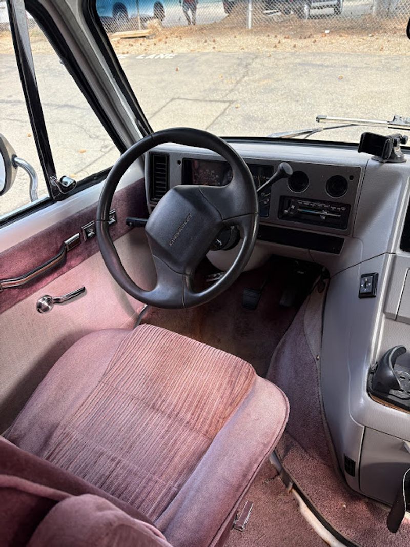 Picture 5/18 of a 1992 Chevrolet Roadtrek for sale in Kirkland, Washington