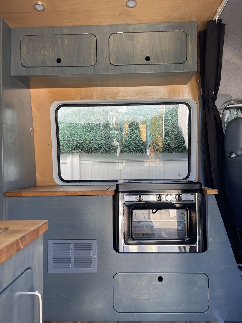 Picture 3/24 of a 2006 Sprinter Campervan for sale in Torrance, California