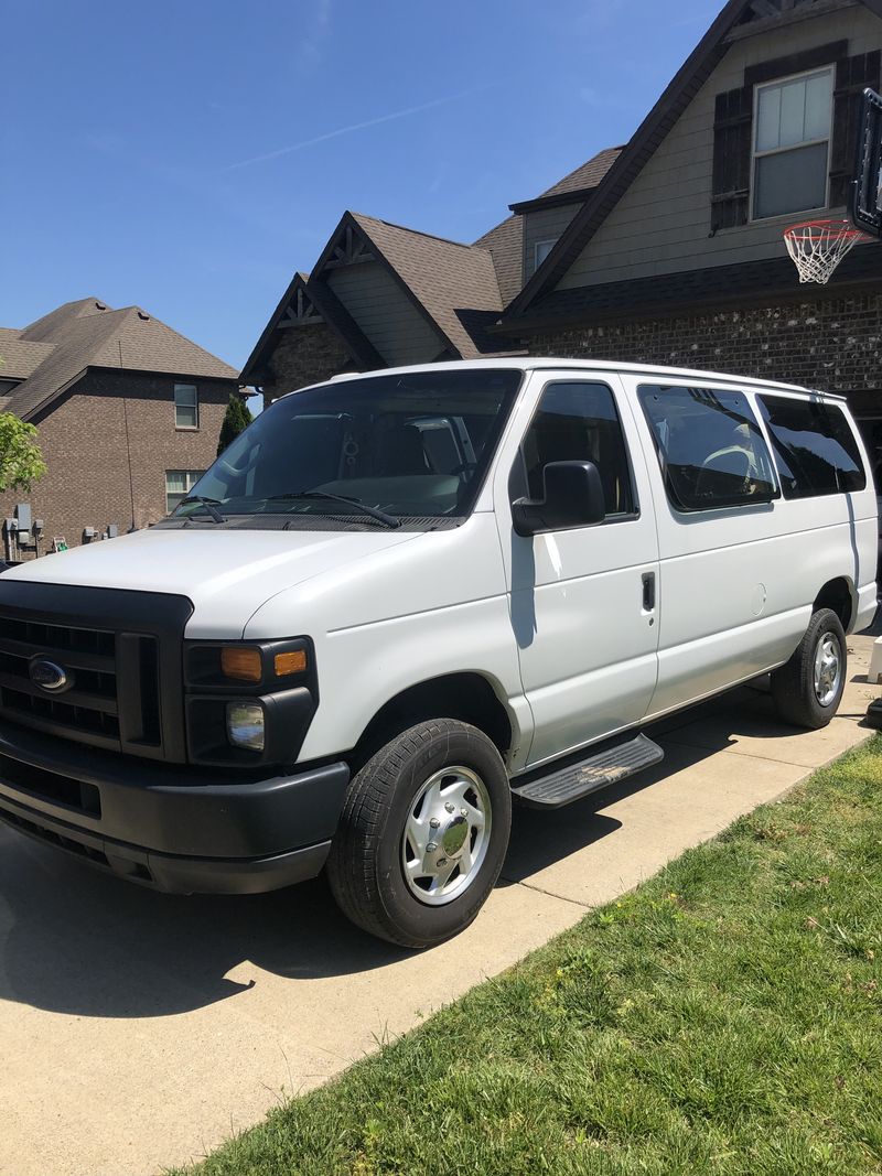 Picture 2/15 of a 2009 Ford E-350 Camper for sale in Spring Hill, Tennessee