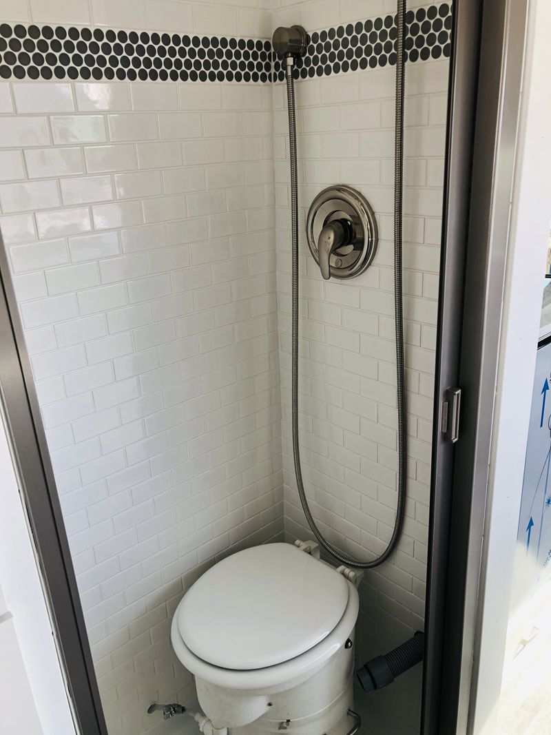 Picture 4/12 of a A/C 640 watts, shower, Electric Bed, Sleeps four, for sale in Rockland, Idaho