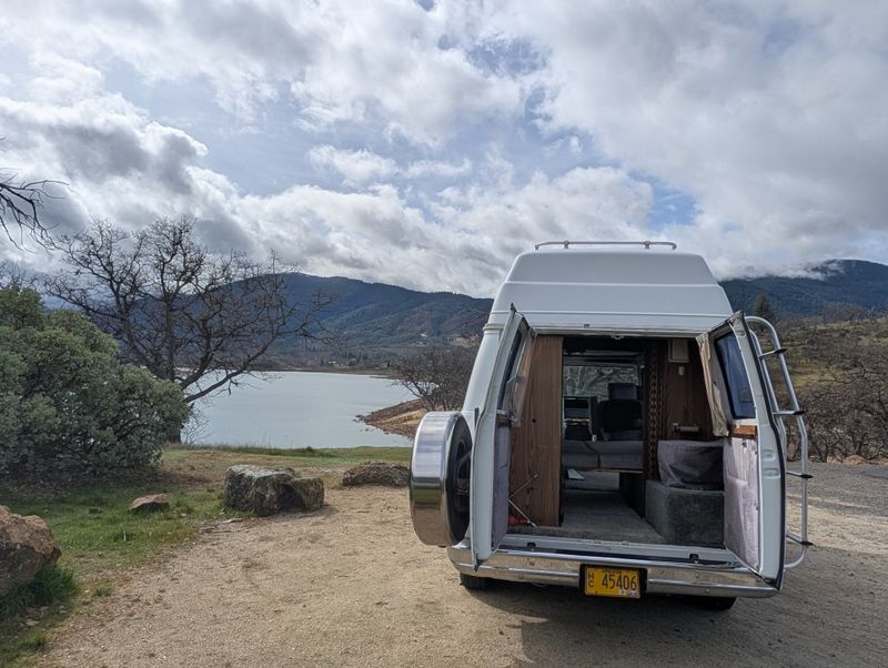 Camper Van For Sale: 1989 Chevy G20 Hightop Chinook Trailwagons conver