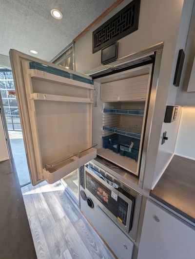 Picture 8/44 of a 2024 Build -Sprinter 4 Season, Off Grid, has it all. for sale in Hopkinsville, Kentucky