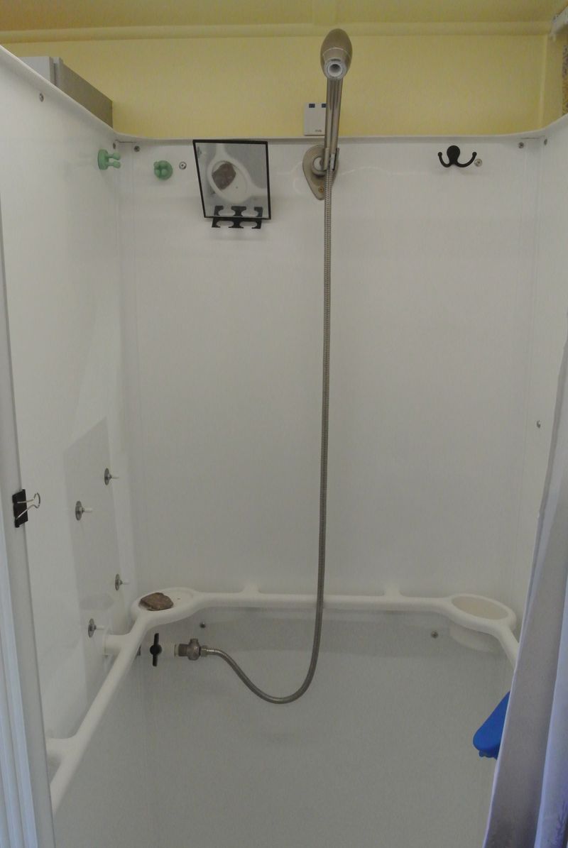 Picture 5/46 of a 2007 Ford E 450 Econoline Box Truck Traveling Nurse Home for sale in Kingman, Arizona