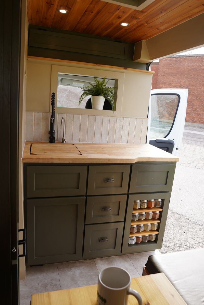 Picture 2/18 of a 2020 65k Miles Off Grid A/C, Heat, Shower Ram Promaster for sale in Cincinnati, Ohio