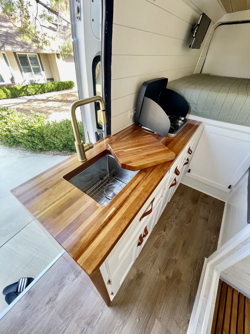 Picture 5/18 of a 2015 Promaster 2500 159” for sale in Apple Valley, California