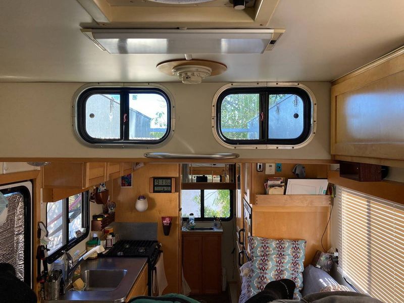 Picture 4/15 of a 2000 Custom Aluminum Camper on UD Nissan Diesel 1800 Truck for sale in San Diego, California