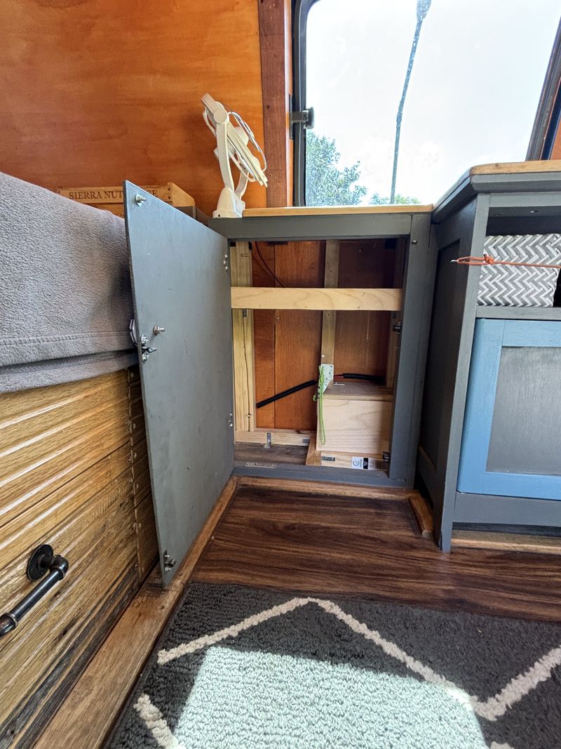 Picture 4/15 of a Converted 2001 Chevy Express for sale in San Diego, California