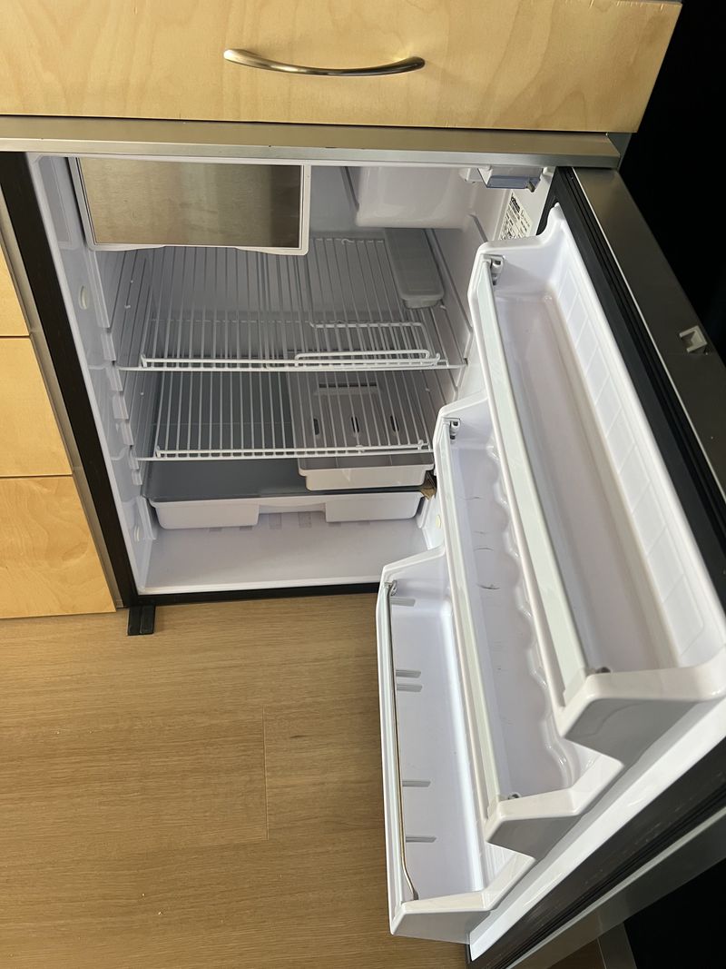 Picture 4/36 of a 2021 RWD Sprinter 2500 Off Grid High End for sale in Lawrence, Kansas