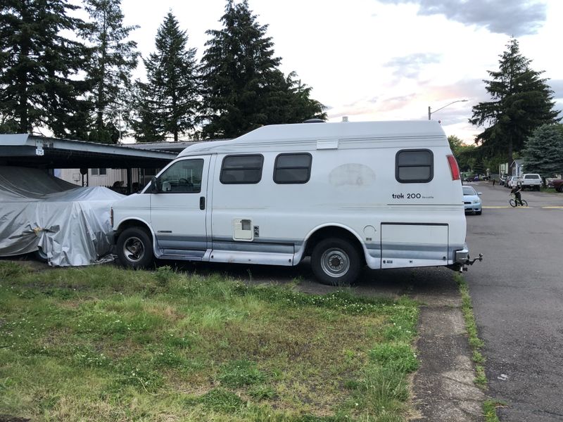 Picture 1/30 of a 1998 Chevy roadtrek 200 versatile rv camper van class B for sale in Oregon City, Oregon