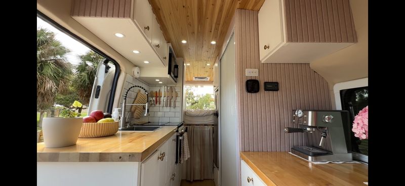 Picture 5/13 of a Fully Off-Grid Ford Transit for sale in Fort Myers, Florida