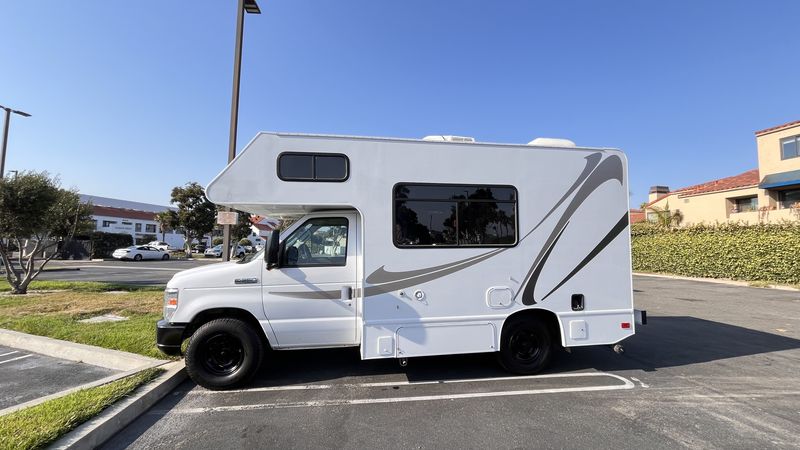 Picture 1/25 of a 2018 19ft Ford Econoline super duty 350 for sale in Sunset Beach, California