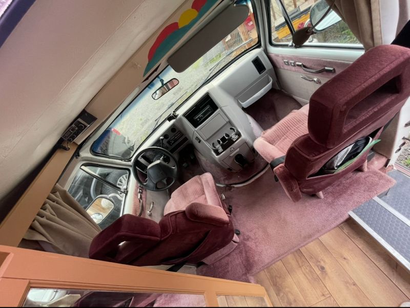 Picture 4/18 of a 1992 Chevrolet Roadtrek for sale in Kirkland, Washington