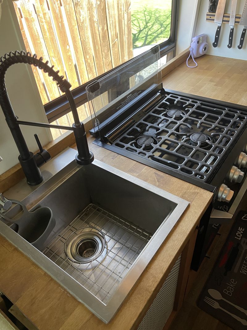 Picture 4/9 of a Off-grid Campervan- 2019 Ford Transit 250 High Roof Extended for sale in West Valley City, Utah
