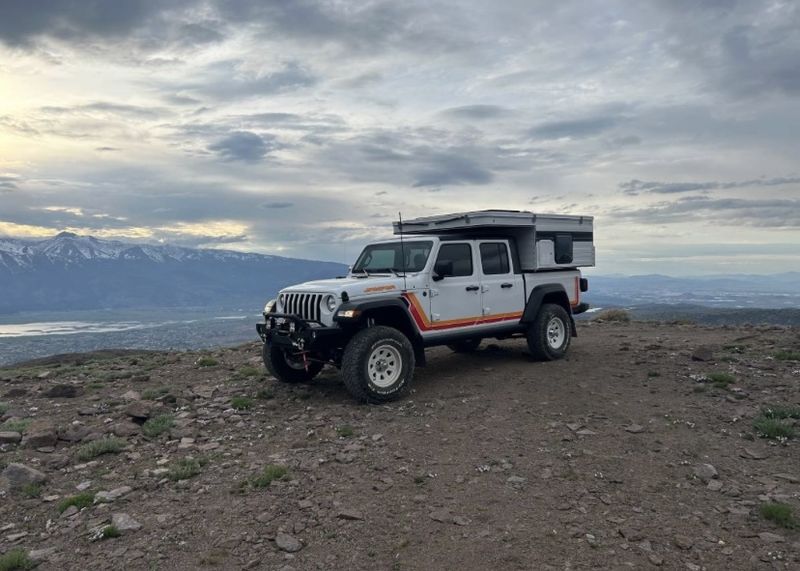 Picture 3/18 of a 2022 Jeep Gladiator Pop-Up Camper for sale in Kings Beach, California