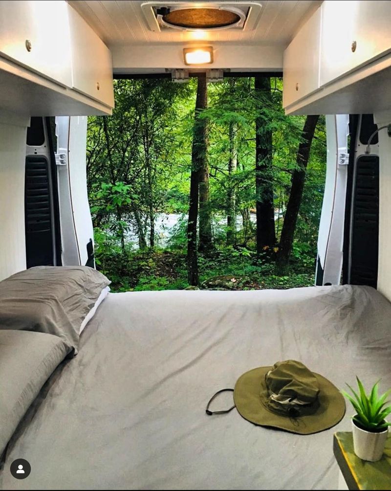 Picture 4/8 of a 2017 RAM promaster 1500 for sale in Hallandale, Florida