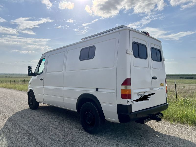 Picture 2/31 of a 2006 Freightliner Sprinter 2500 camper van for sale in Lockhart, Texas