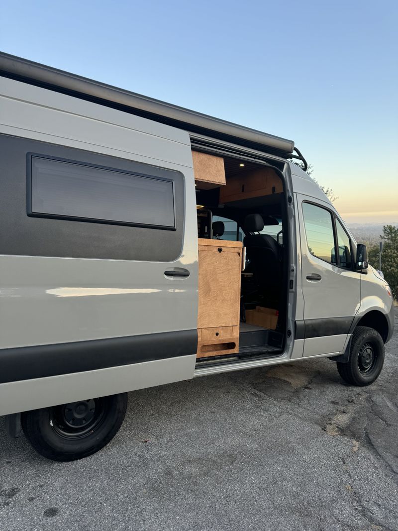 Picture 2/20 of a AWD 144 Sprinter van with ELEVATOR bed and aluminum bathroom for sale in Los Angeles, California