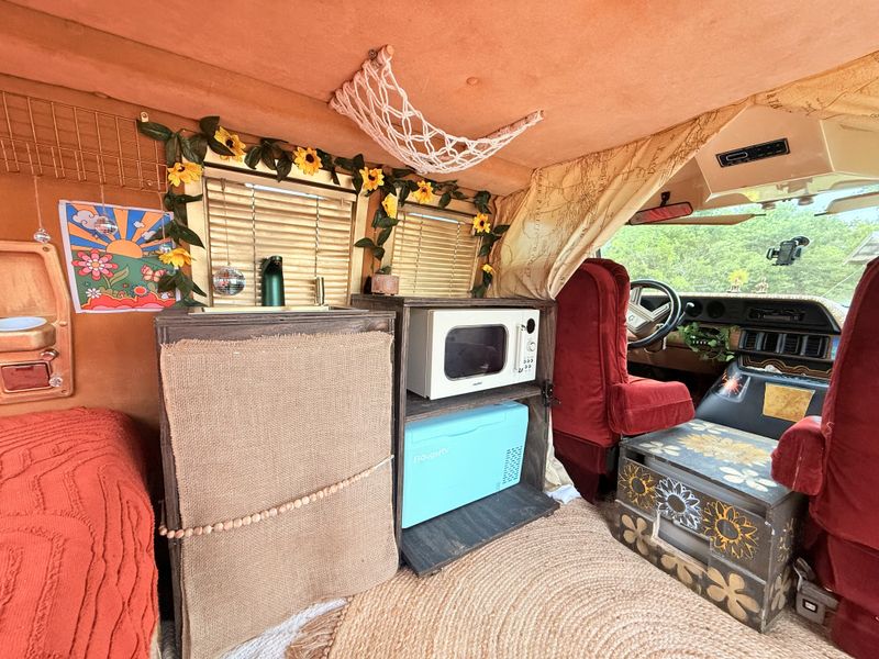 Picture 4/29 of a 🌻 Florida Van Life Co - 1985 Retro Love Bus ☮️ 🏝️ 🚐 for sale in Saint Petersburg, Florida