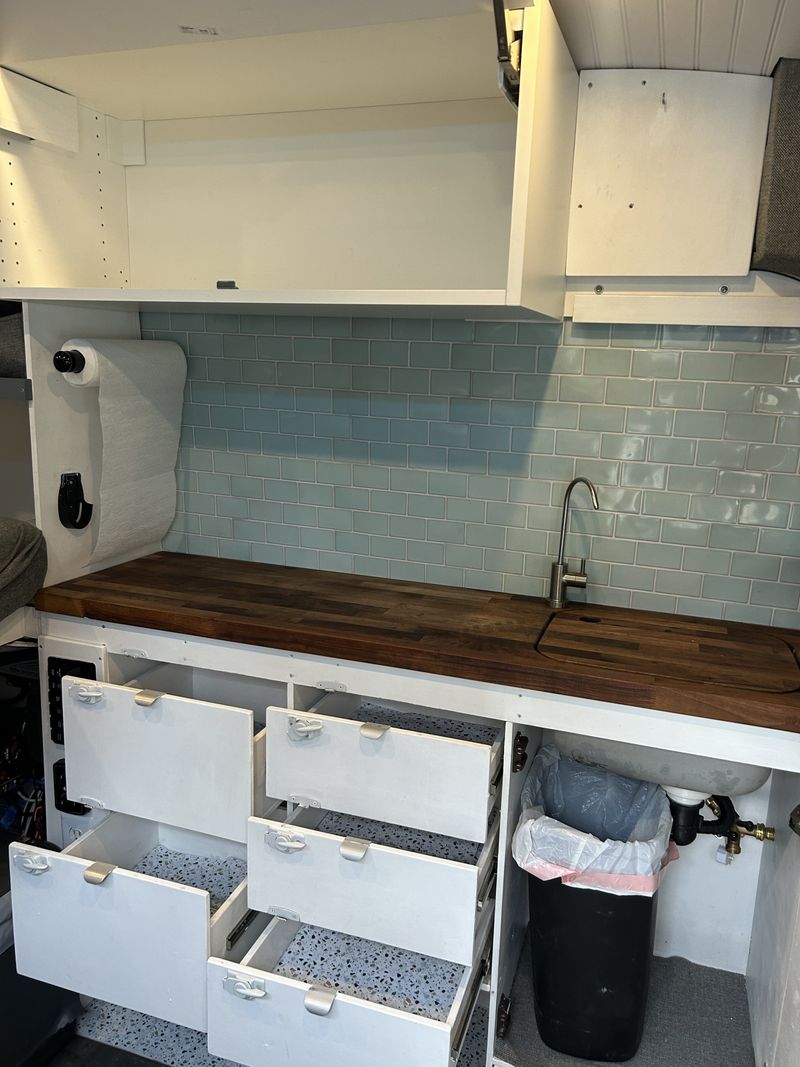 Picture 3/11 of a 2017 Transit 250 RWD with garage and queen bed for sale in Glenwood Springs, Colorado