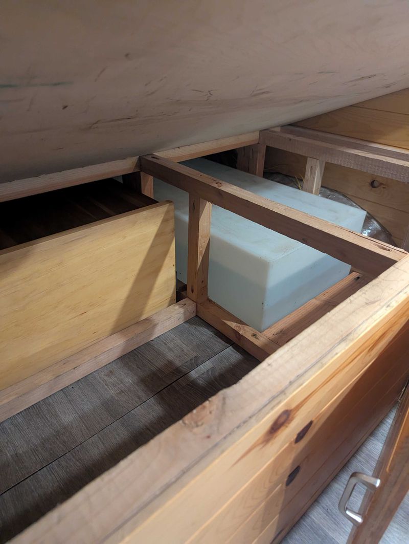 Picture 5/18 of a 2006 E-350 for sale in Avon Lake, Ohio