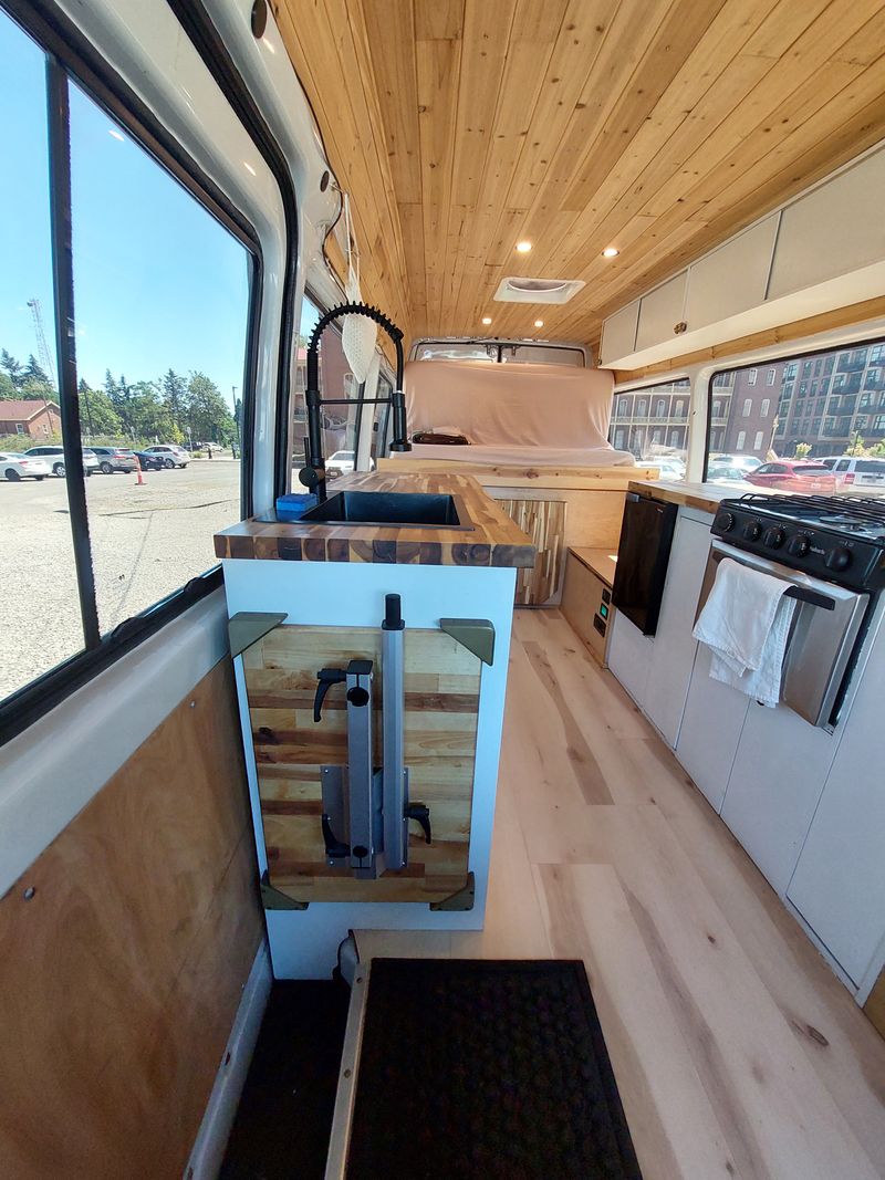 Picture 4/45 of a 2005 Freightliner Sprinter (with internet) for sale in Vancouver, Washington