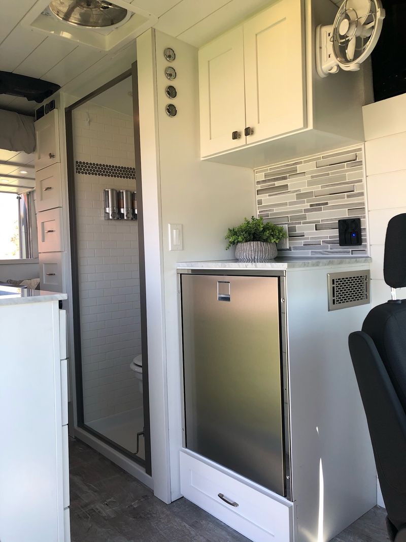 Picture 3/12 of a A/C 640 watts, shower, Electric Bed, Sleeps four, for sale in Rockland, Idaho