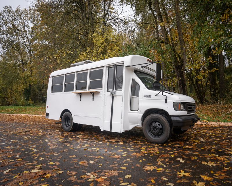 Picture 1/22 of a 2005 Ford E350 Thomas Short Bus with 97,000 original miles for sale in Newberg, Oregon