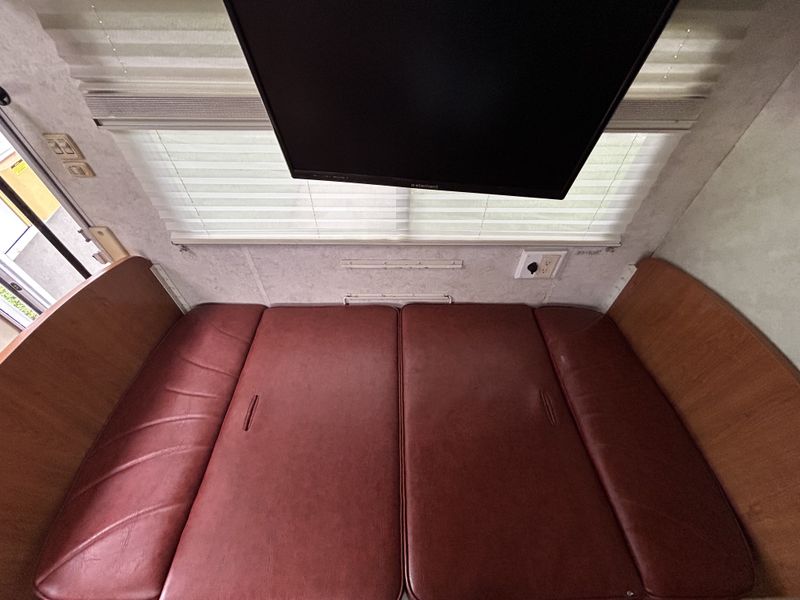 Picture 5/20 of a 2006 Itasca Navion Diesel 2.7 Mercedes-Benz for sale in Houston, Texas