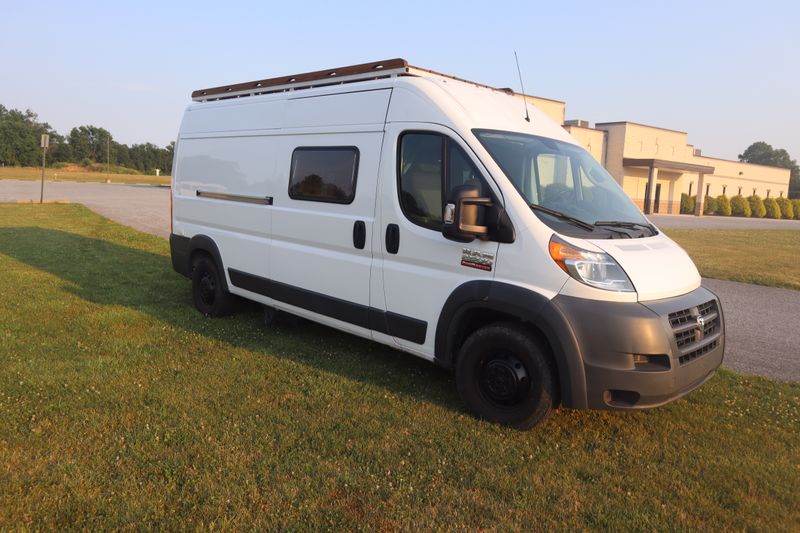 Picture 4/25 of a Fantastic, expertly converted camper van for sale in New Oxford, Pennsylvania