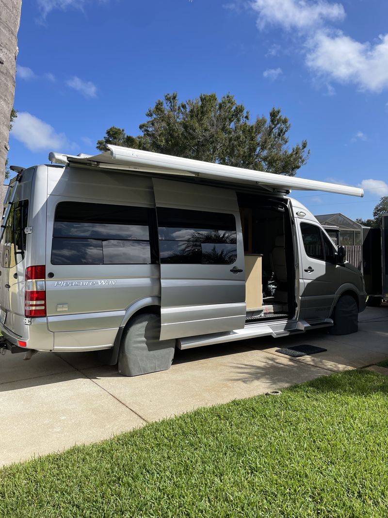 Picture 3/20 of a 2018 Pleasure-Way Plateau TS Van for sale in Seminole, Florida