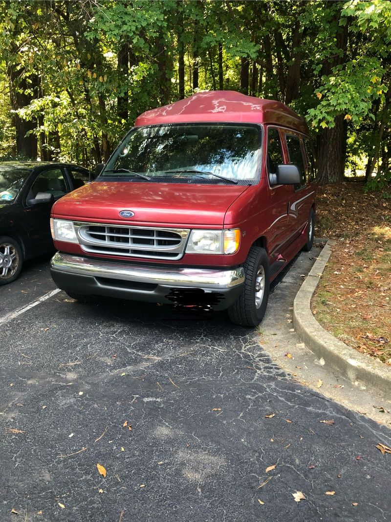 Picture 2/20 of a 2002 Ford E-150 Queen Coach for sale in Lexington Park, Maryland