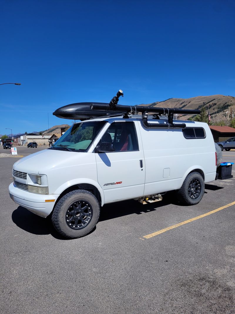 Picture 1/10 of a 2002 Chevrolet Astro Van AWD for sale in Salt Lake City, Utah