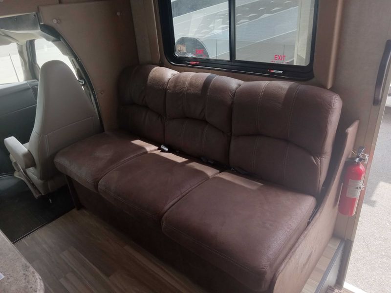 Picture 4/25 of a 2017 Coachmen FREELANDER 27QB  for sale in Alexandria, Louisiana