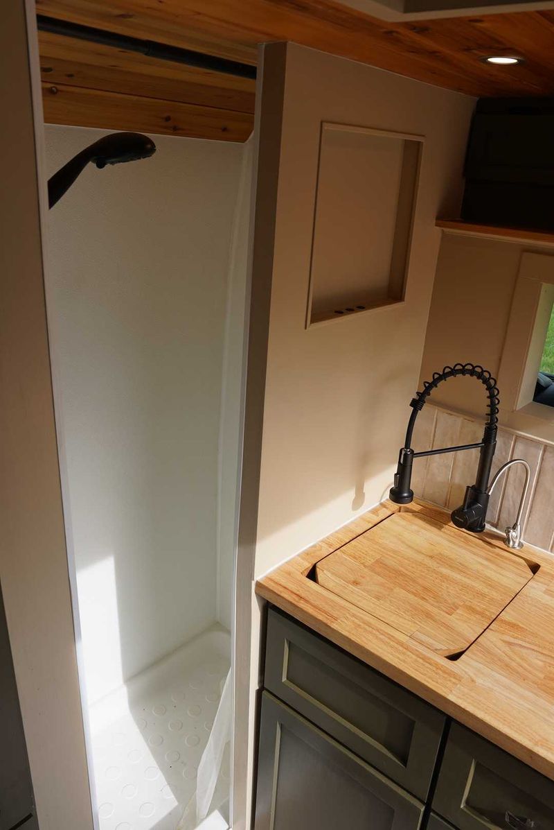 Picture 3/18 of a 2020 65k Miles Off Grid A/C, Heat, Shower Ram Promaster for sale in Cincinnati, Ohio