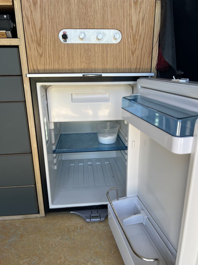 Picture 3/33 of a 2019 Mercedes Benz Metris Camper Van for sale in Bend, Oregon