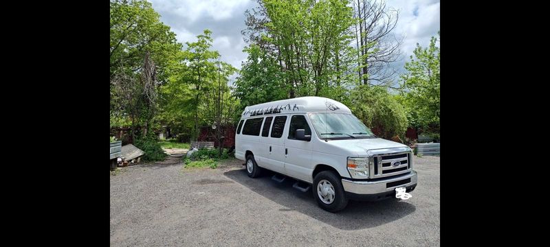 Picture 3/20 of a 2009 Ford E-350 xlt super duty for sale in Middletown, New York