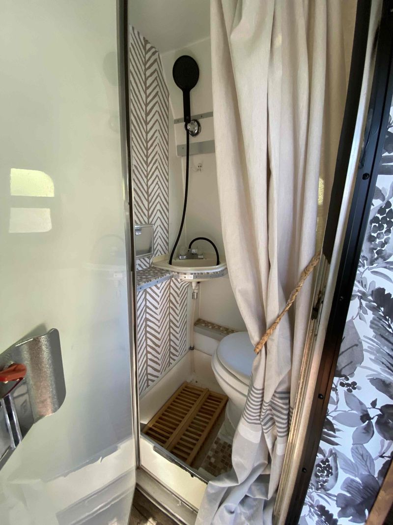 Picture 3/20 of a 2006 Dodge Sprinter Campervan  | VanLanders Conversion for sale in Long Beach, California