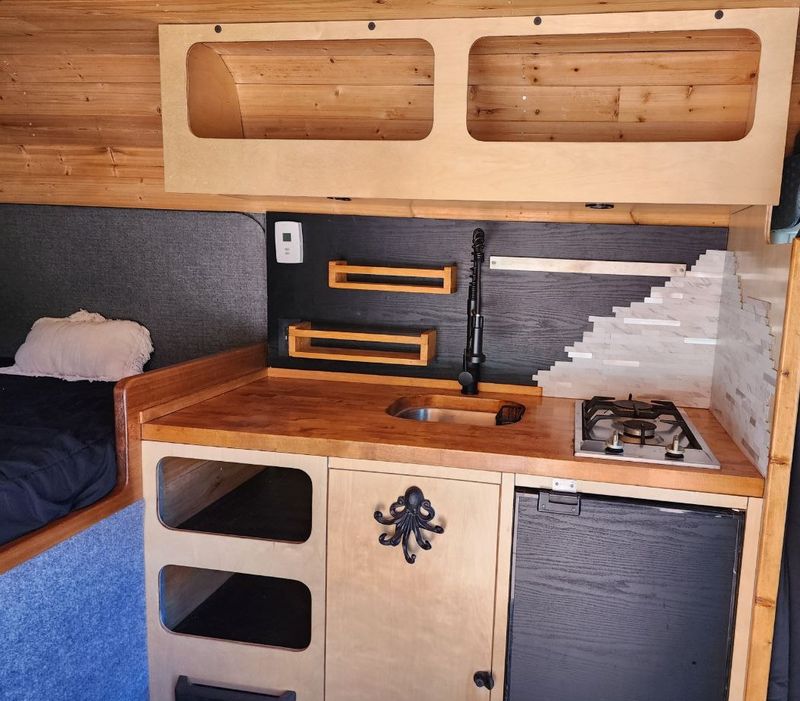 Picture 2/13 of a 2018 Ram Promaster – 63K mi – Full Off-Grid Pro Build for sale in Phoenix, Arizona